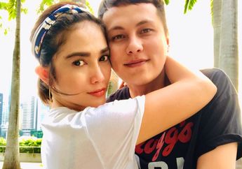 BERITA TERPOPULER: Berbeda 180 Derajat, Begini Penampakan Rumah Sederhana Mertua Ussy Sulistiawaty VS Hunian Megah Sang Artis Sampai Tya Ariestya Malah Jadi Kurir Kado Saat Jenguk Paula dan Baby Tiger Wong