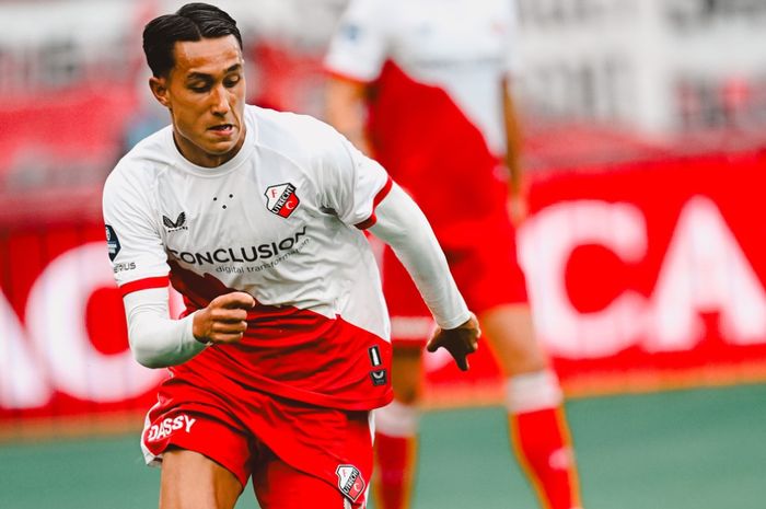 Pemain keturunan Indonesia, Miliano Jonathans, resmi diproses naturalisasinya untuk bela Timnas Indonesia di putaran keempat Kualifikasi Piala Dunia 2026.