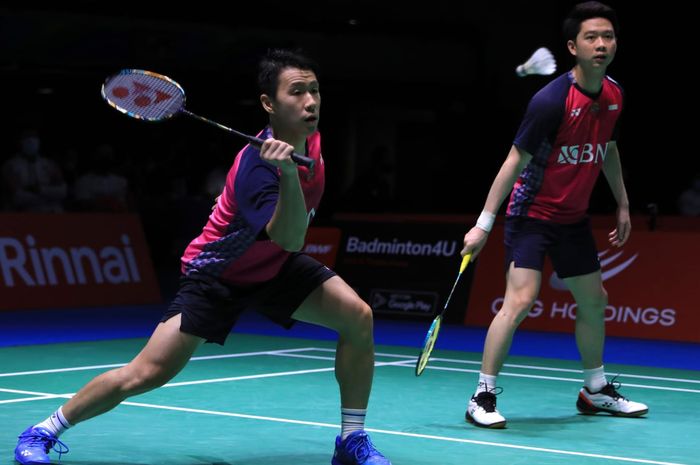 Pasangan ganda putra Indonesia,  Marcus Fernaldi Gideon/Kevin Sanjaya Sukamuljo, pada babak ketiga Kejuaraan Dunia 2022 di Tokyo Metropolitan Gymnasium, Kamis (25/8/2022).