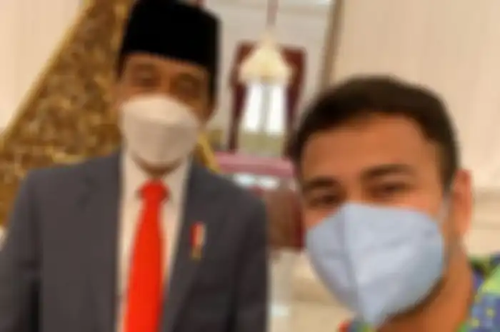Presiden Jokowi dan Raffi Ahmad setelah melakuakn proses vaksinasi Covid-19 dosis kedua. 