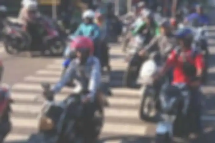Zebra cross malah digunakan pemotor untuk menyeberang