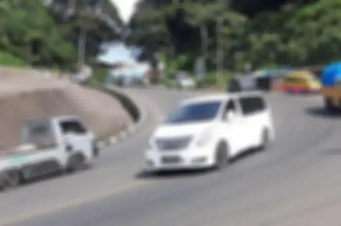 Jalur Puncak-Cianjur kembali dibuka usai longsor saat gempa.