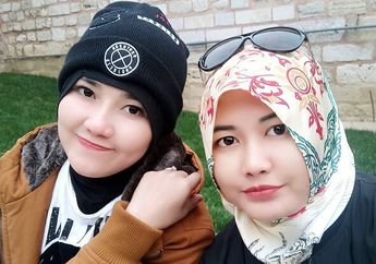 Simpel Tapi&nbsp;Cantik, Intip Gaya Stylish Via Vallen Berhijab Kompak dengan Adiknya, Mella Rosa