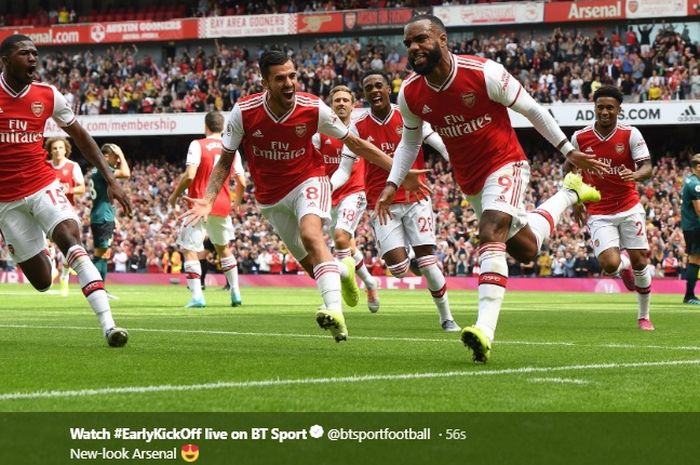 Penyerang Arsenal, Alexandre Lacazette, mencetak gol pembuka bagi Arsenal pada pertandingan melawan Burnley di Stadion Emirates, Sabtu (17/8/2019).