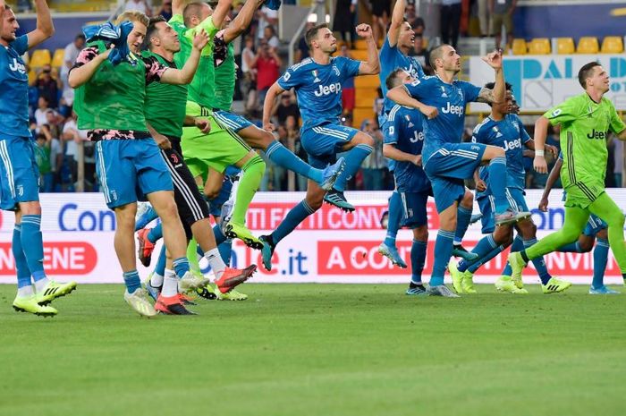 Pemain Juventus merayakan kemenangan 1-0 melawan Parma pada laga pembuka Serie A Liga Italia 2019-2020 pada Ahad (25/8/2019) di Stadion Ennio Tardini, Parma.