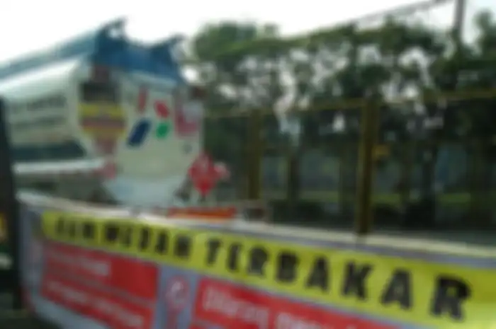 Tangki bensin yang membawa Pertamax Turbo untuk balap IRS Sentul 