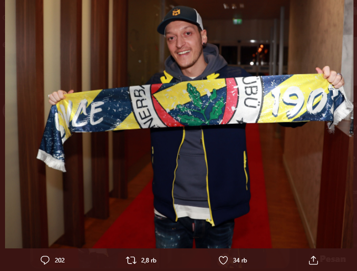 Mesut Oezil resmi merapat ke klub Turki, Fenerbahce