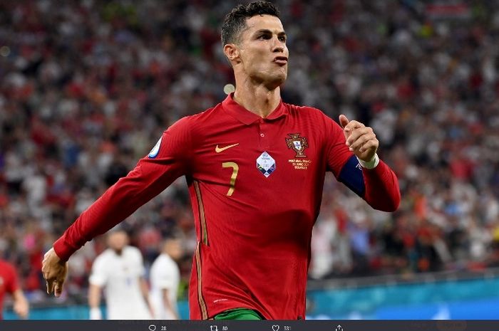 Megabintang timnas Portugal, Cristiano Ronaldo, dalam laga kontra Prancis pada penyisihan grup EURO 2020.