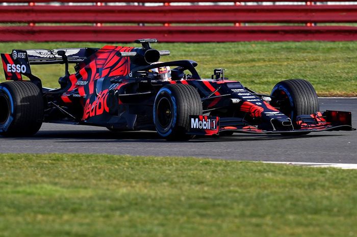 Max Verstappen menjajal mobil baru tim Red Bull Racing, RB15.