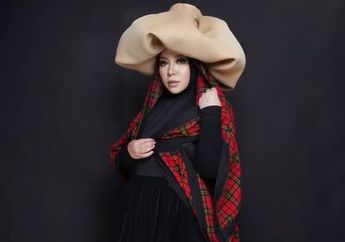 Melly Goeslaw Sengaja Pilih Lagu Galau untuk Inspirasi Produk Kaus, Ini Alasannya