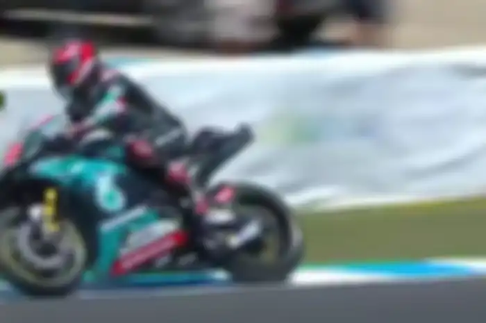 Saat balapan hanya menyisakan 10 lap, motor Fabio Quartararo mendadak bermasalah mesinnya.