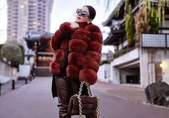 Deretan Gaya Modis Syahrini Pakai Celana Legging Ketat Ditengah Salju