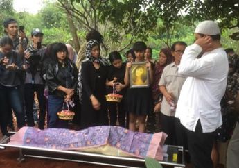 Jenazah Artis Cantik Ini Dimandikan dengan Detergen 3 Kali, Mantan Sopir Bongkar Gaya Hidup Buruk sang Majikan yang Picu Penyakit Mematikan Ini