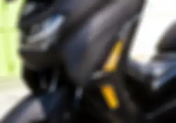 Gak Banyak Yang Tahu, Simak Mengapa Lampu Sein Motor Harus Warna Kuning