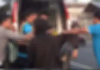 Seorang Polisi Tewas Setelah Motor yang Dikendarai Menabrak Truk Bermuatan Pasir