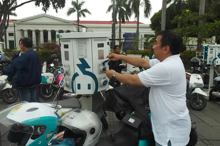 Pemilik Motor Listrik Jangan Takut Mogok, PLN Sediakan 497 Unit Stasiun Pengisian Listrik Umum