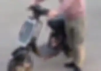 Bengis! Video Motor Matic Bermesin 2-tak, Sekali Gas Ban Depan Langsung Ngangkat