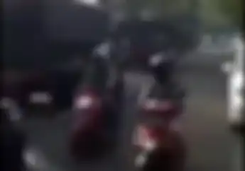Viral Konvoi Bus Polisi Diteriaki Ferdy Sambo oleh Pemotor, Dibalas Suara Sirine