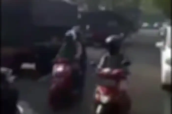 Geger iring-iringan bus polisi diteriaki Ferdy Sambo oleh pemotor.