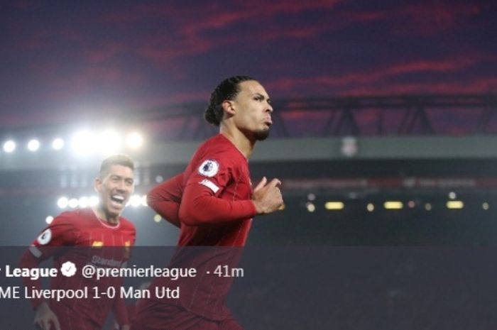 Bek Liverpool, Virgil van Dijk, melakukan selebrasi seusai menjebol gawang Manchester United dalam laga Liga Inggris di Anfield, Minggu (19/1/2020).