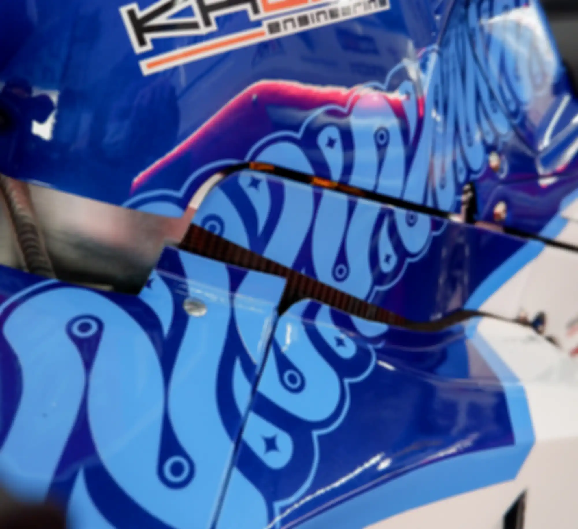 niknya, ada motif batik yang tertempel di motor Pertamina Mandalika SAG Team