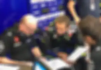 Valentino Rossi Gak Peduli, Berkeras Pertahankan Kru Tim MotoGP Saat Ini