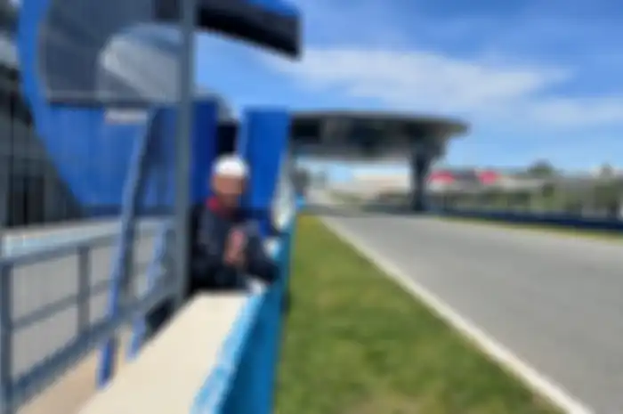 Pembalap Indonesia, Veda Ega Pratama merayakan Lebaran Idul Fitri di Jerez, Spanyol untuk tes pramusim Red Bull Rookies Cup. 