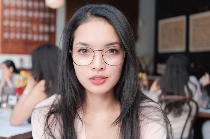 Sisi Asih, pramugari yang diduga pernah jadi korban dari 'selir' Ari Askhara