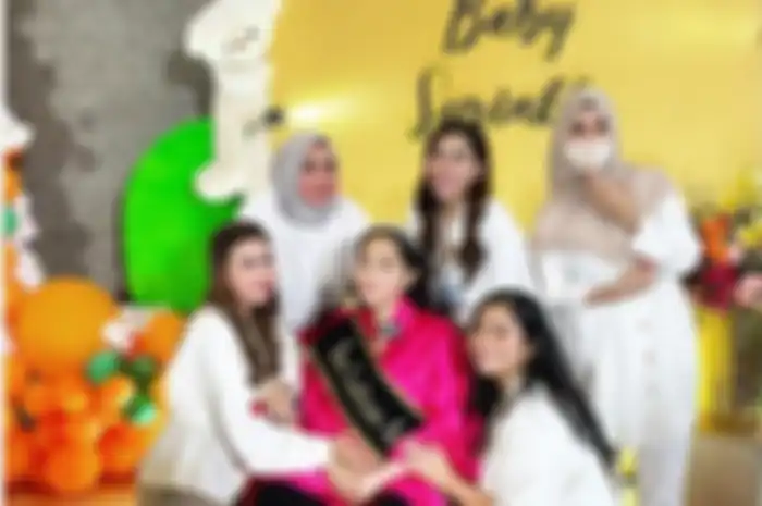 Nagita Slavina mendapatkan kejutan baby sprinkle.