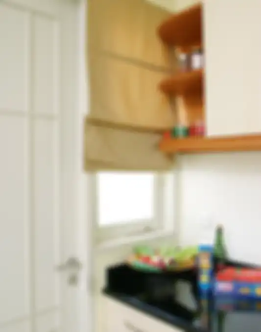 Salah satu model gorden yang bisa digunakan adalah roman blind.