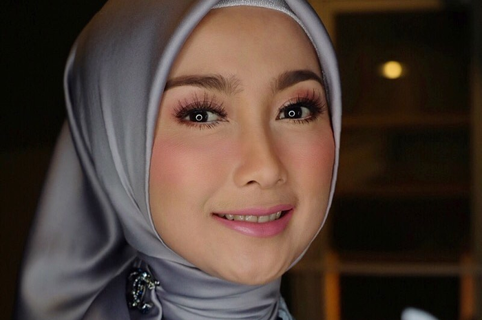 Desy Ratnasari 