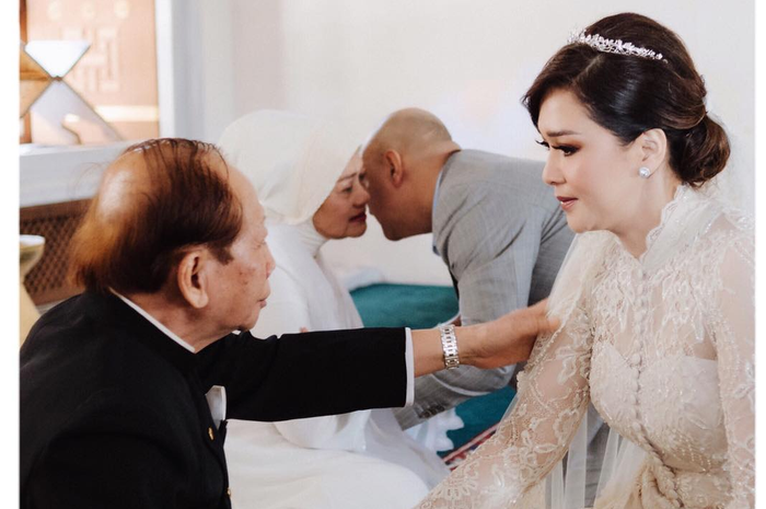 Harjono Sigit dan putrinya Maia Estianty tak kuat menahan haru