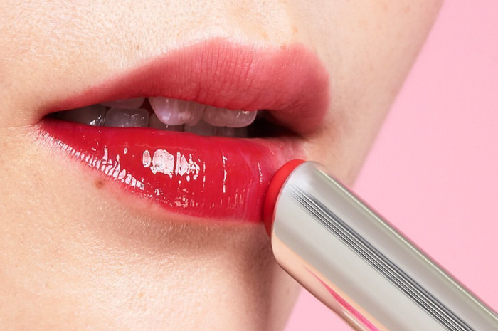 Rekomendasi lip balm berwarna terbaru yang layak untuk dibeli!