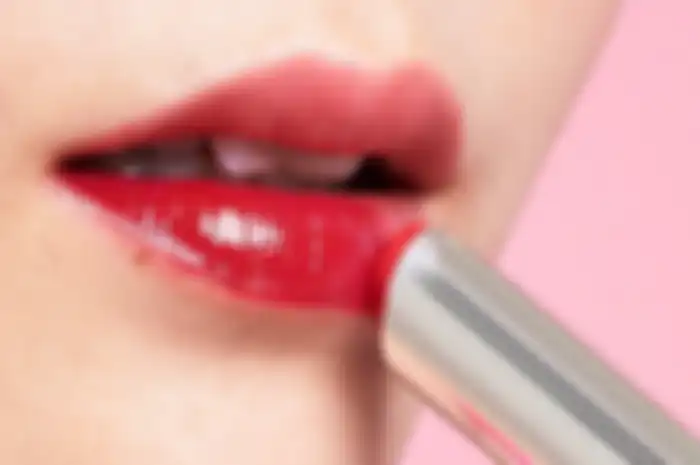 Rekomendasi lip balm berwarna terbaru yang layak untuk dibeli!