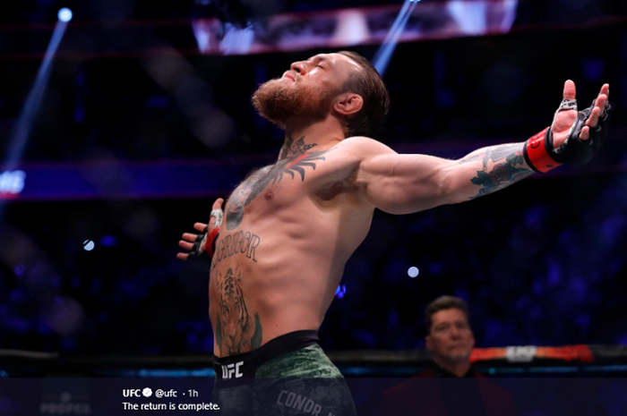 Selebrasi Conor McGregor usai menang dalam waktu 40 detik lawan Donald Cerrone pada UFC 246 di T-Mobile Arena, Las Vegas, Minggu (19/1/2020). 