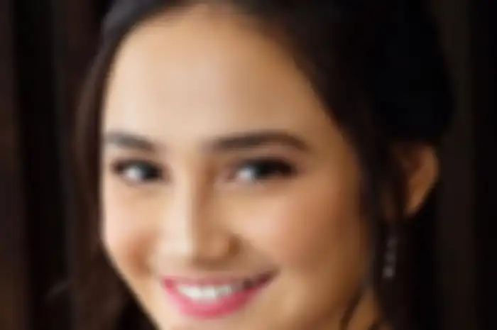 Gaya elegan Syifa Hadju saat jadi bridesmaid dua hari berturut-turut