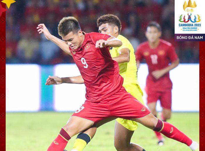 Aksi Nguyen Van Tung saat memperkuat timnas Vietnam lawan Malaysia di SEA Games 2023.