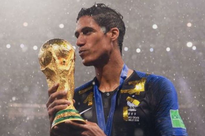 Raphael Varane membela keputusannya untuk pensiun muda dari timnas Prancis yang dianggap kontroversial.