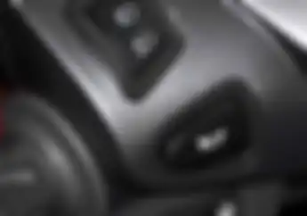 Terungkap, Alasan Posisi Tombol Klakson Motor Honda Ada di Tengah