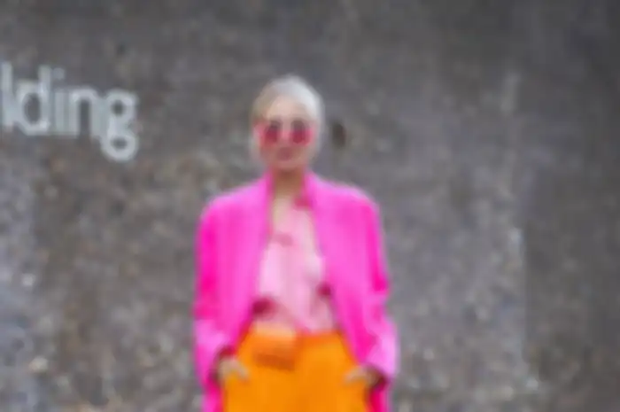 Warna baju oranye dan pink