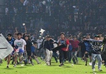 Gas Air Mata Polisi Biang Keroknya? 127 Nyawa Berjatuhan Buntut Insiden Kericuhan di Stadion Kanjuruhan, Ternyata Sudah Dilarang FIFA!