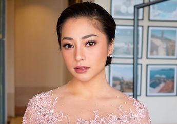 Seksinya Penampilan Nikita Willy dalam Balutan Dress Mermaid Saat Jadi Tamu Pesta Pernikahan Anak Raam Punjabi