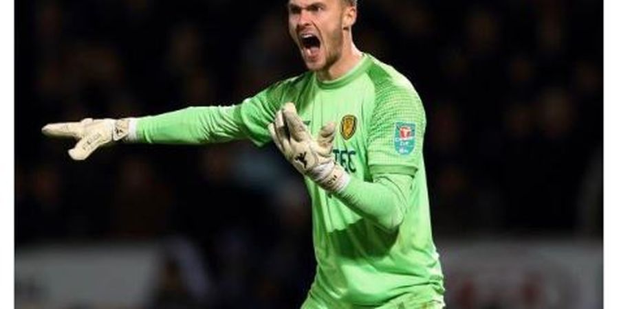 Gigit Lawan di Klub Pinjaman, Kiper Man United Dihukum Berat