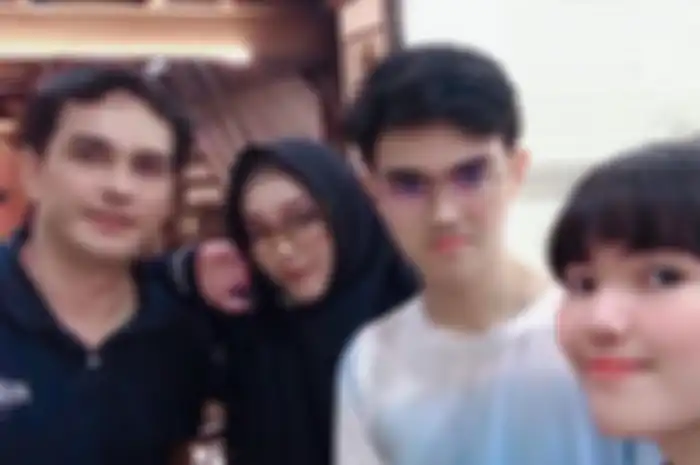 Keluarga Rina Gunawan dan Teddy Syah