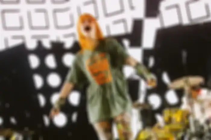 Pertama kalinya Paramore tampil membawakan lagu All I Wanted di atas panggung setelah 17 tahun.