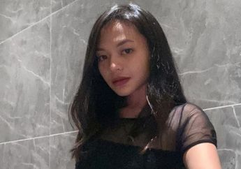 Cari Referensi Kebaya Gemas? Intip Potret Amel Carla Saat Kenakan Kebaya Warna-Warni di Kelulusannya!