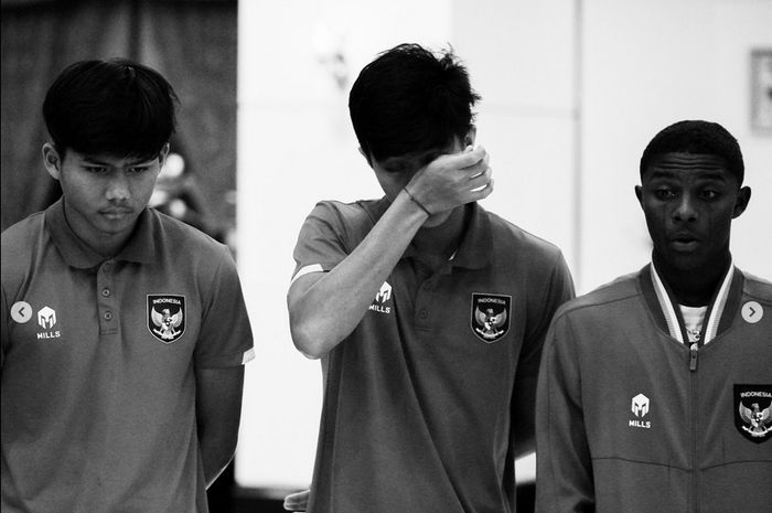 Potret kesedihan timnas setelah Indonesia batal jadi tuan rumah Piala Dunia 2023. 