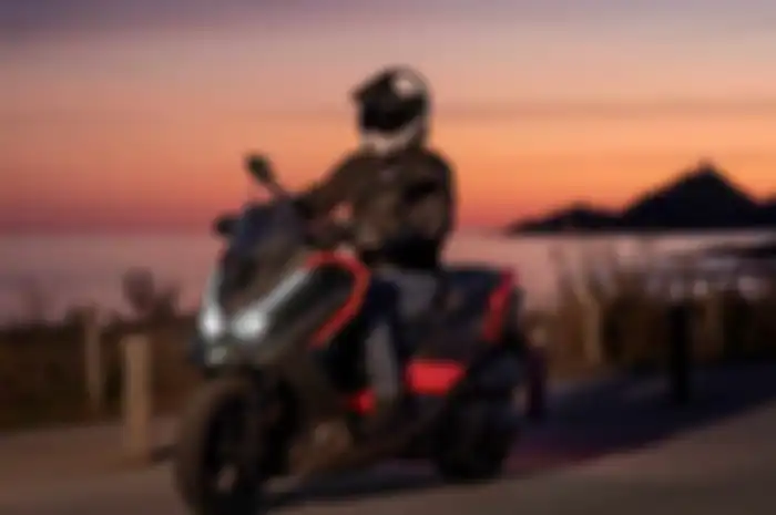 Pesaing Honda Vario 125 meluncur, motor matic gaya adventure dijual harga segini.