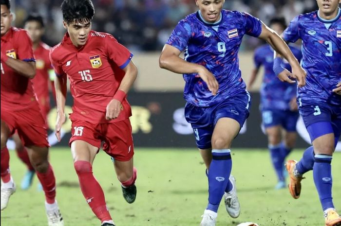 Suasana pertandingan babak penyisihan Grup B SEA Games 2021 di Stadion Thien Truong, Vietnam (16/5).