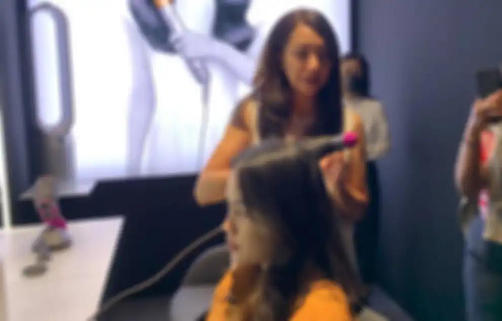 Beauty Lab di Dyson Demo Store PIM 3 memiliki expert untuk membantu pengguna mencoba produk kecantikan dari Dyson